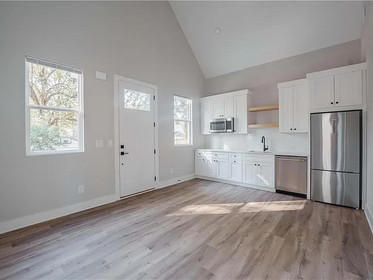 606 Glenwood Pl SE #A — Photo 4