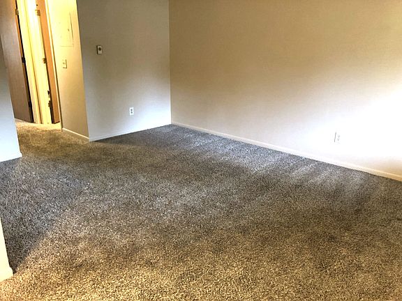 5th image of 3811 Sandhurst Dr APT 106