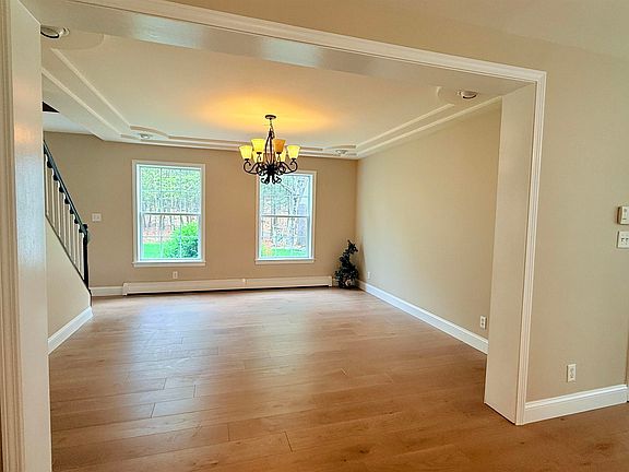 5th image of 249 Cooper Hill Road