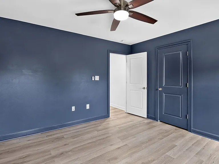 9609 Bay St #19 — Photo 23