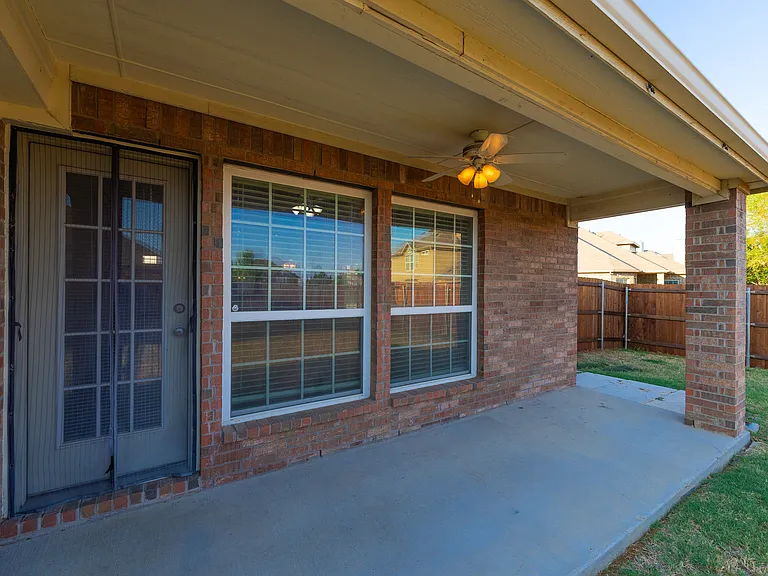 918 Witherby Ln — Photo 29