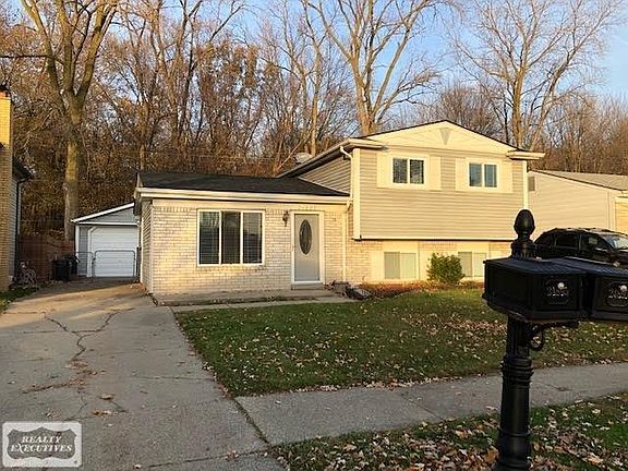 2nd image of 24895 Orchid St