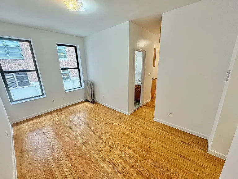 352 W 15th St #402 — Photo 6
