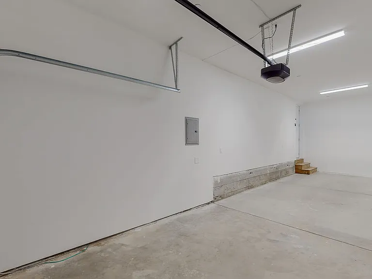 4460 Maplewood Ave #1/4 — Photo 24