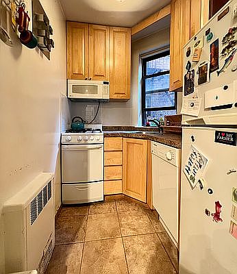 4th image of 54 E 8th St APT 4H