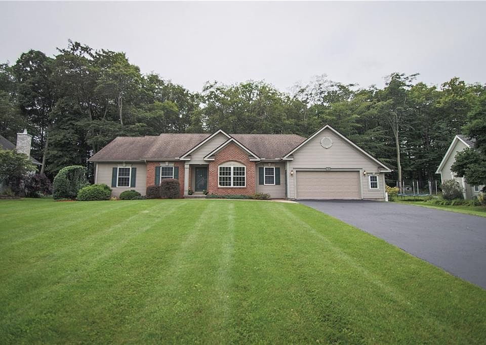 1st image of 16 Jewelberry Dr