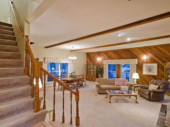 Entry to UL and Great Room