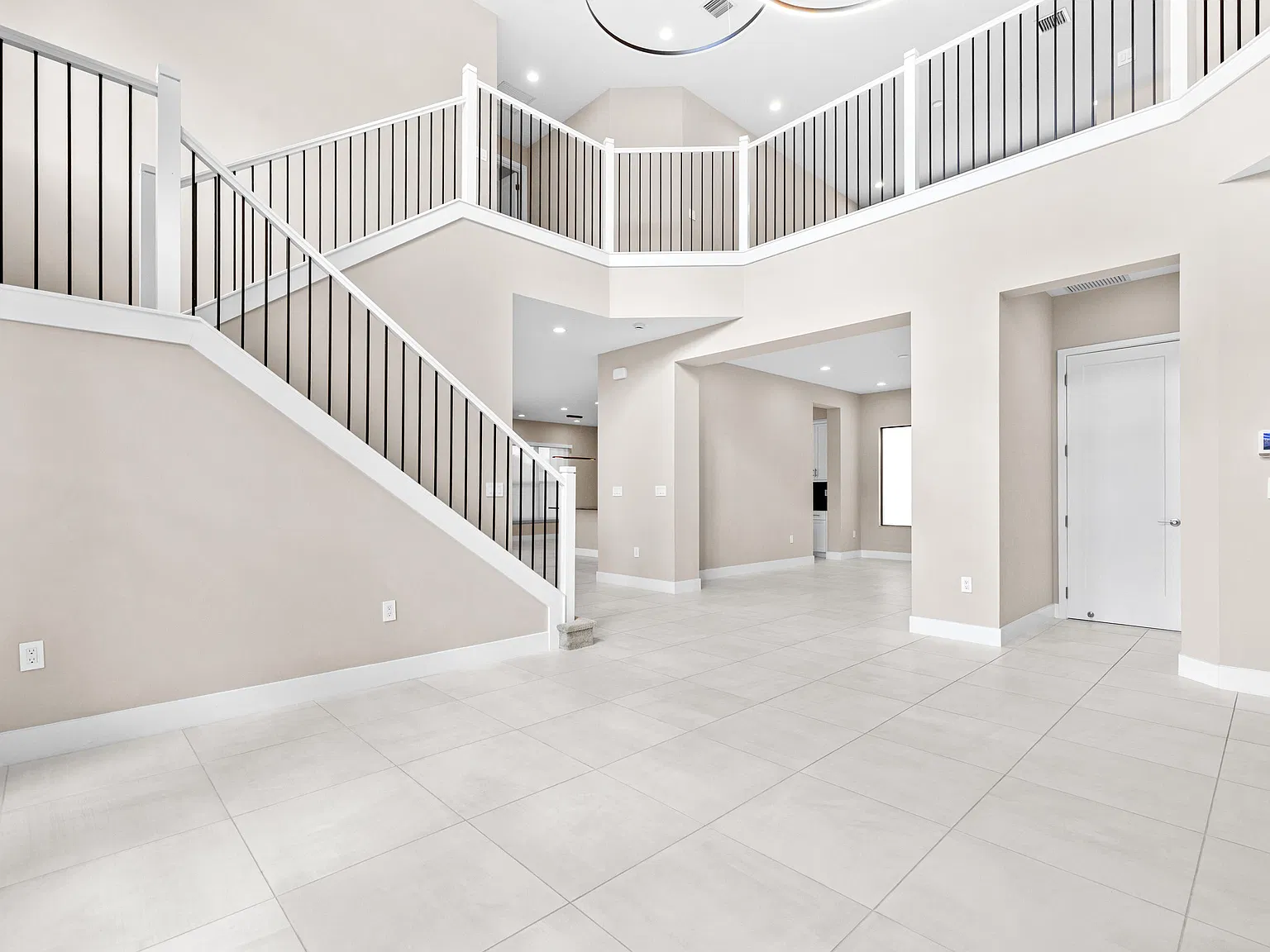 5 bed, 7.0 bath, 4605 sqft, $15,000 — Photo 4