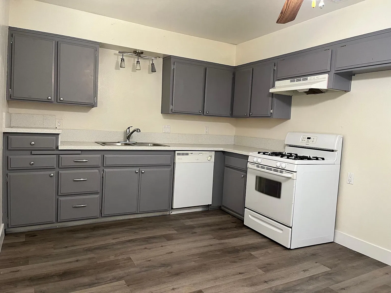 2 bed, $1,450 — Photo 4