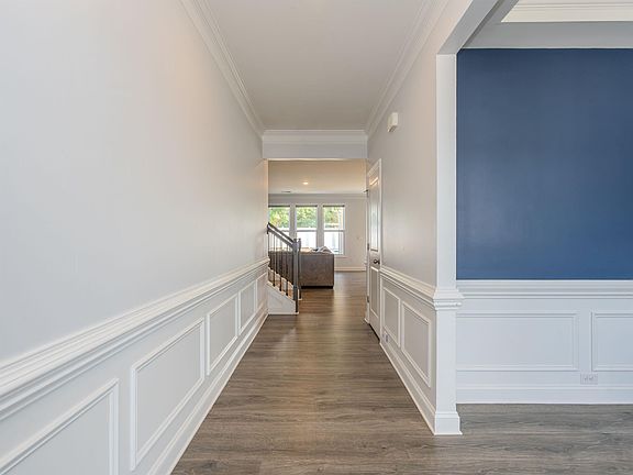 3rd image of 859 Ingleside Way