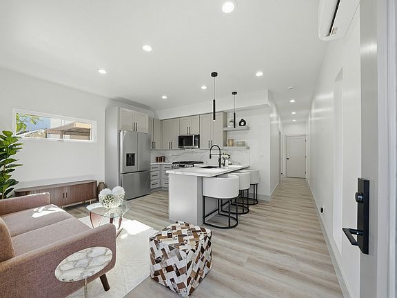 3rd image of 422 Arbor Dr