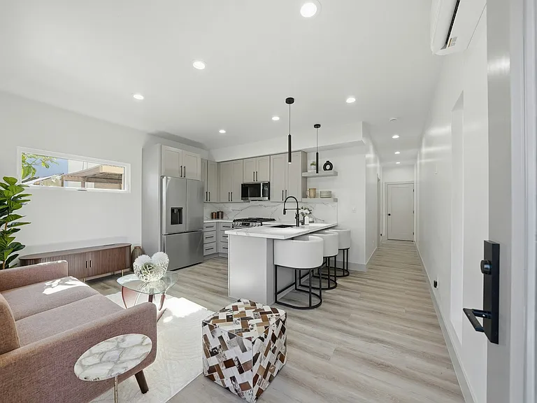 422 Arbor Dr — Photo 3