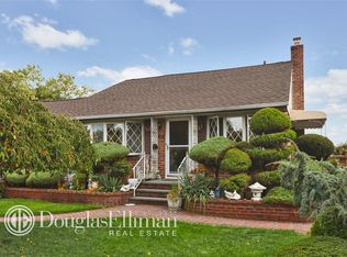 22 Caffrey Ave, Bethpage, NY 11714
