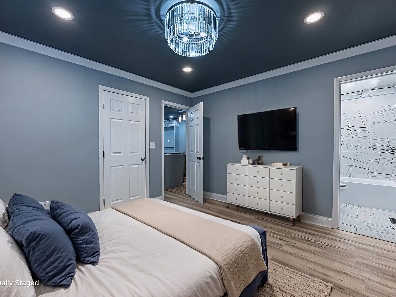 446 E Siebenthaler Ave — Photo 3