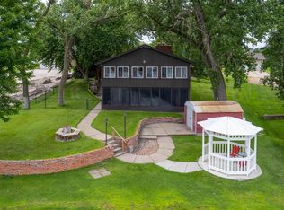 33 Lakewood Dr, Columbus, NE 68601