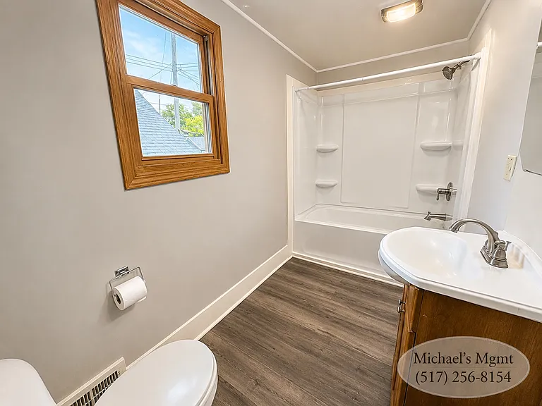 404 Leslie St — Photo 12
