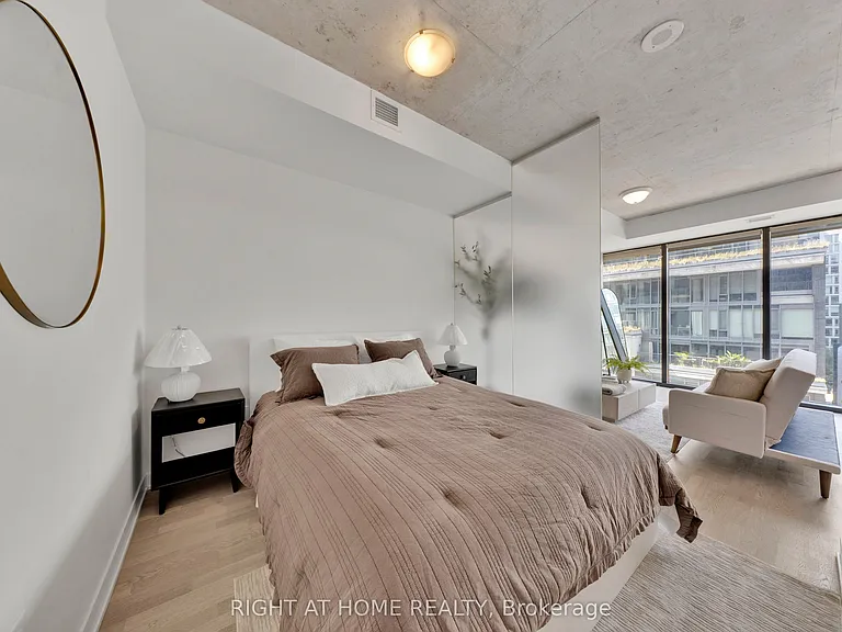 629 King St W #625 — Photo 17