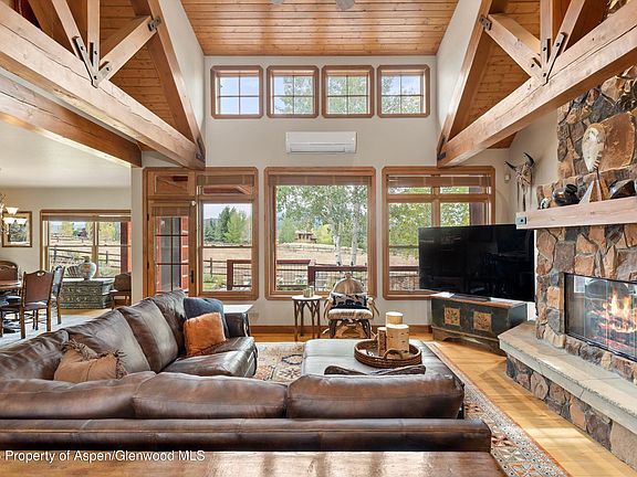 3rd image of 411 Fox Run Dr
