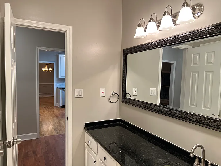 601 Southdale Cir — Photo 30
