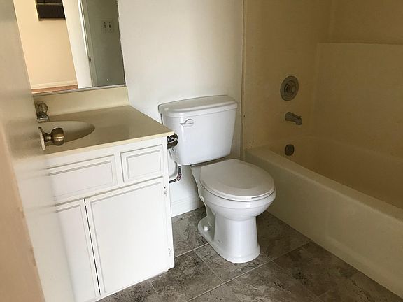 4th image of 4826 Rosewood Ave APT 3