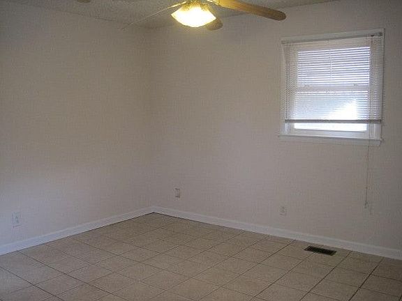 4th image of 2507 Yanceyville St
