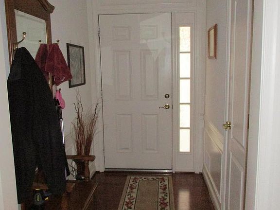 5th image of 20 Castlewood Dr