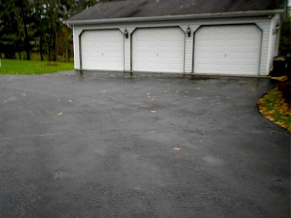 3rd image of 1576 E Laurel Cir