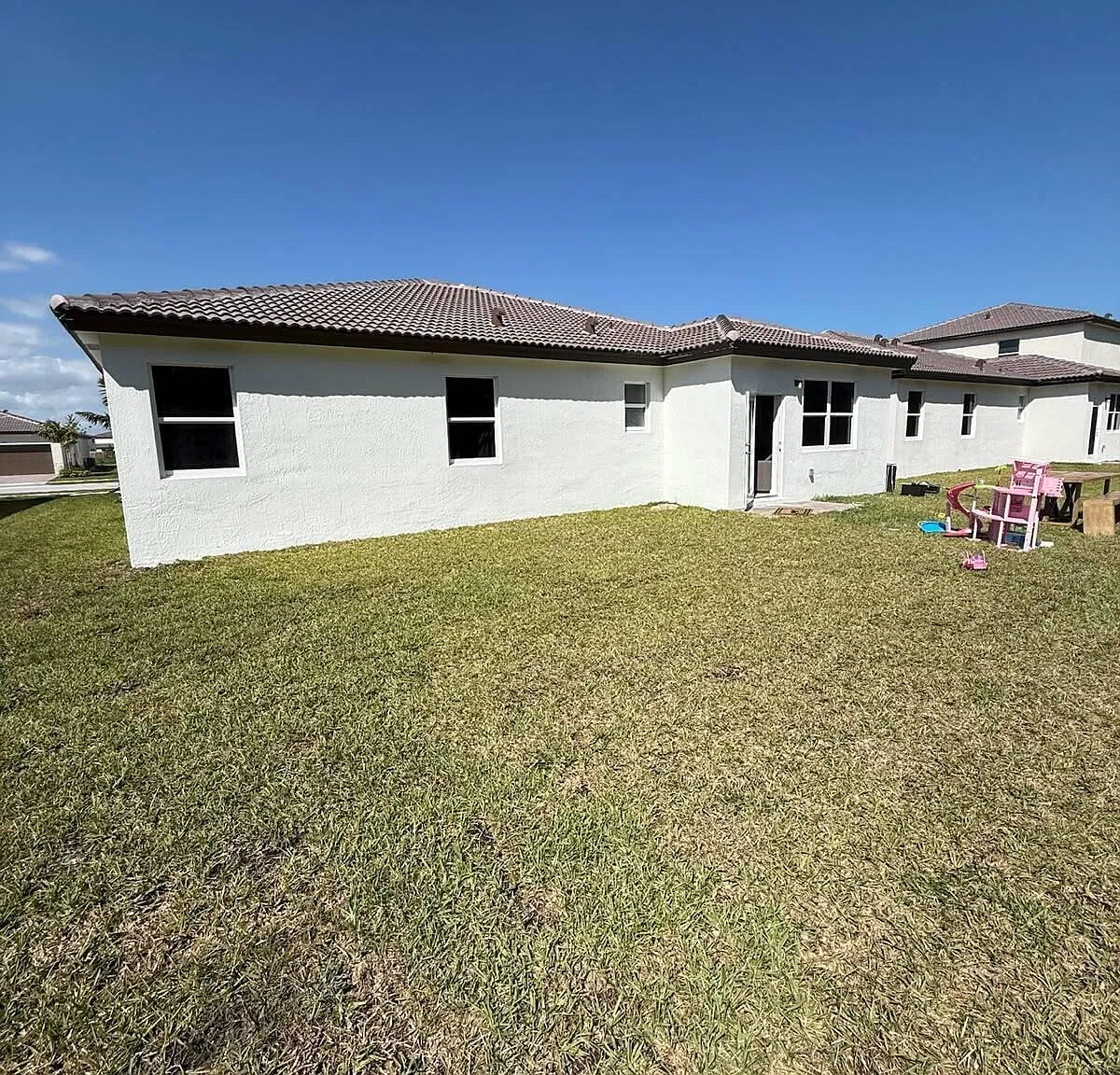 4 bed, 3.0 bath, 2265 sqft, $4,000 — Photo 2