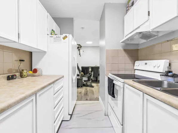 7155 134th St #102, Surrey, BC V3W 4T1