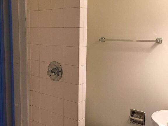 5th image of 1015 Salisbury Ct