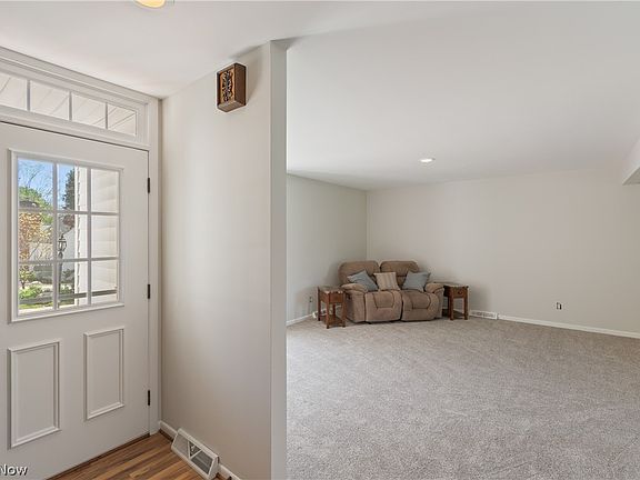 3rd image of 31 Ironwood Dr