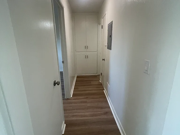 228 S Oak St — Photo 13