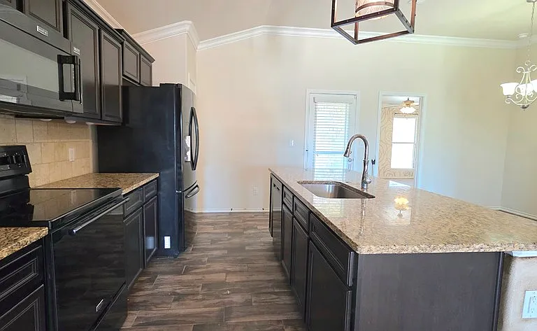 1025 Pine Leaf Pl — Photo 3