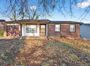 2715 Creekwood Manor Ln, Saint Louis, MO 63125