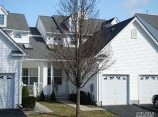 22 Brookville Way, Manorville, NY 11949