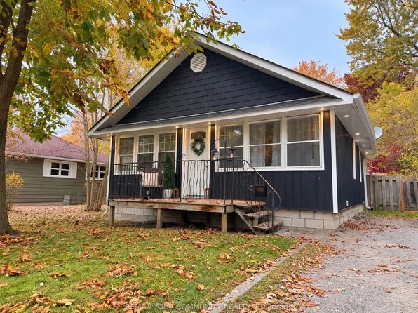 141 Cooks Bay Dr, Georgina, ON L4P 2M2