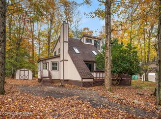 2219 Maple Leaf Ct, Pocono Lake, PA 18347