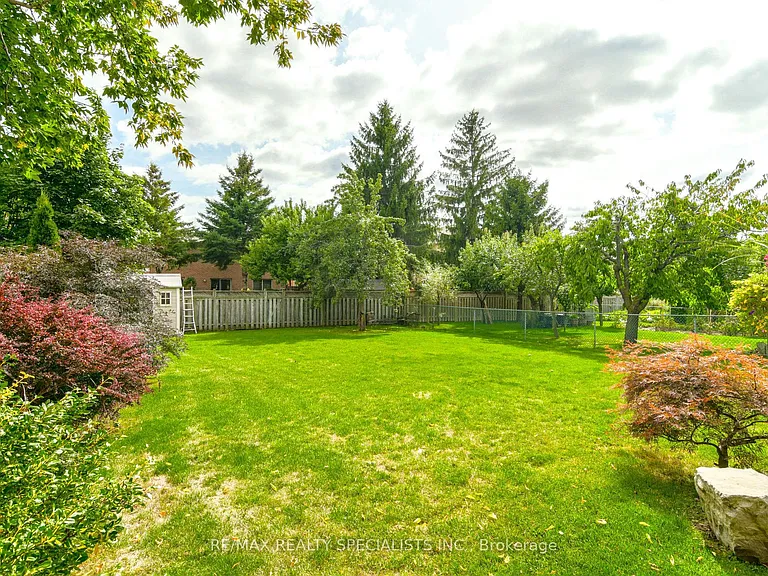 7 Scott Dr #UPPER — Photo 35