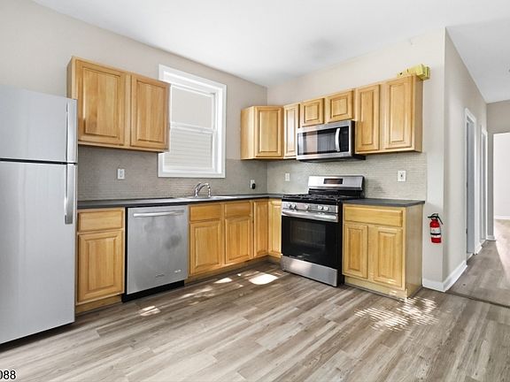 3rd image of 760 Grove St #1