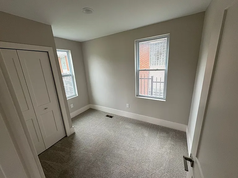 7436 Oakland St — Photo 6