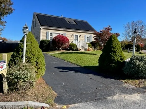 85 Heritage Dr, New Bedford, MA 02745