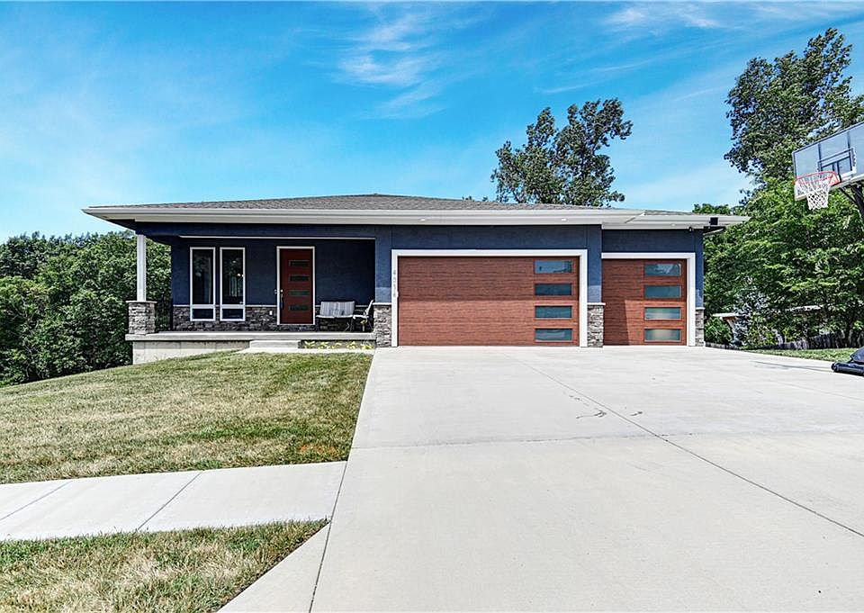 1st image of 4034 N 108th Ter