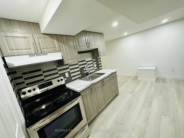 256 Birchcliffe Cres — Photo 11