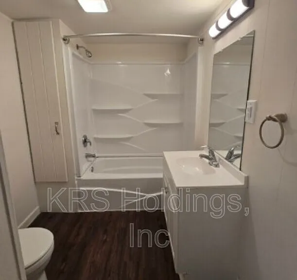 908 W Broad St — Photo 5
