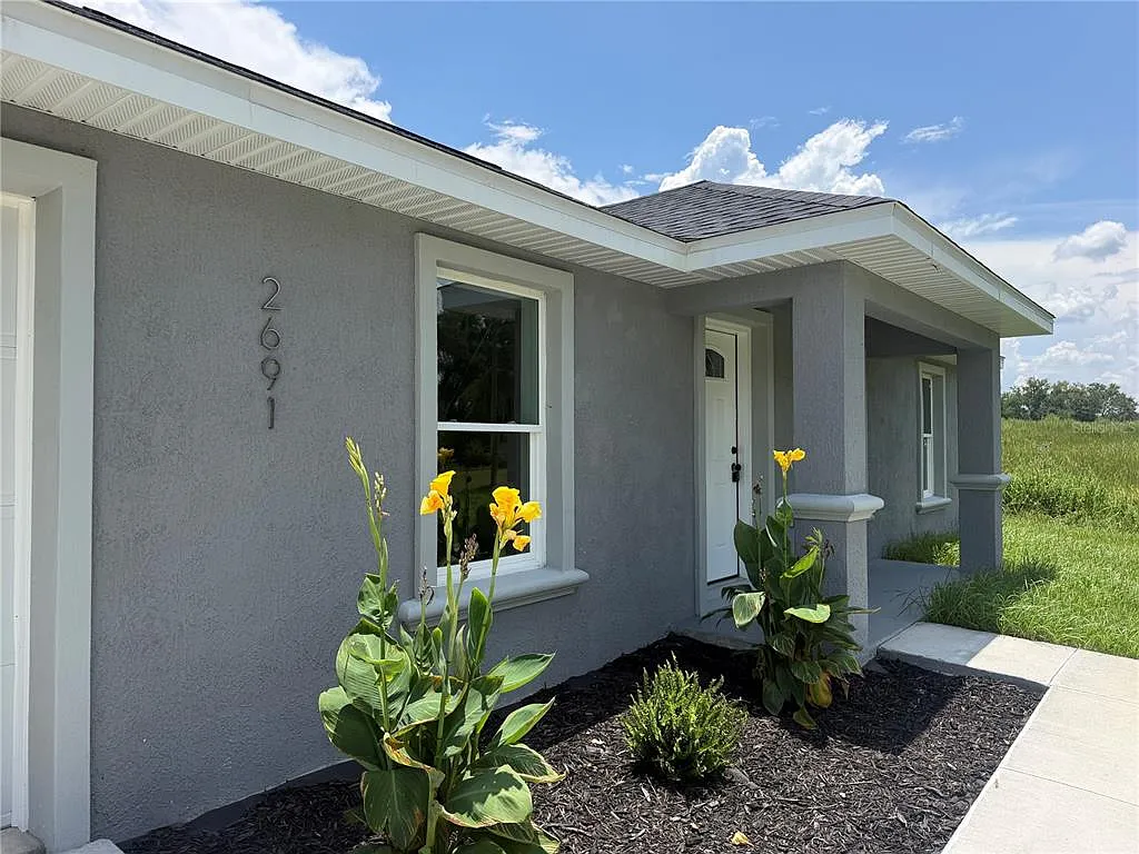 3 bed, 2.0 bath, 1316 sqft, $1,900 — Photo 3