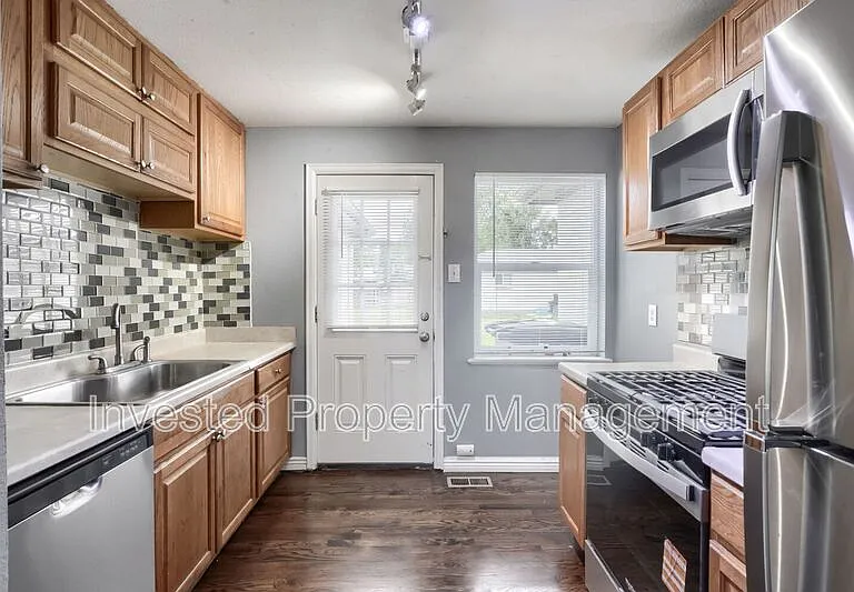 8316 E 16th Ave — Photo 6
