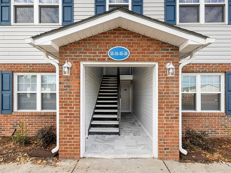 Tryon Village Apartments — Photo 16