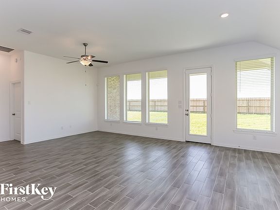 3rd image of 15018 Lake Shore Ave