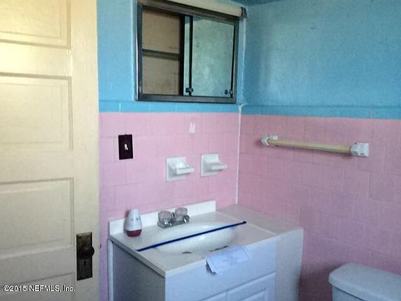 5th image of 2526 Boulevard