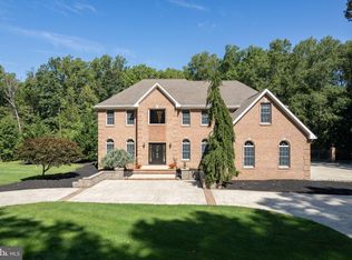5 Woodview Ct, Columbus, NJ 08022